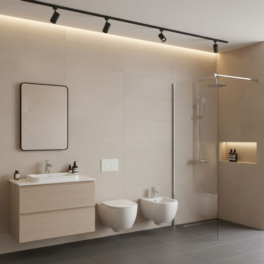 Ambiente de casa de banho moderna com a coluna de duche cromada, torneira de lavatório e de bidé do conjunto Roca instalada numa casa de banho bege.