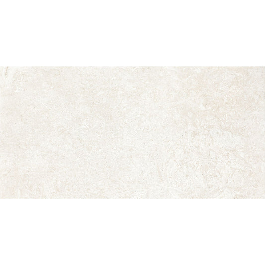 Detalhe da textura de pedra natural do pavimento cerâmico Coralstone Marfil Mate 60x120.