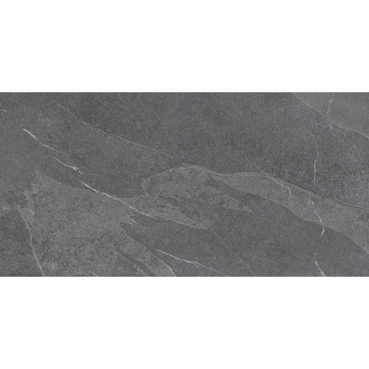 Pavimento e revestimento cerâmico Lavagna Pietra Di Grigio 60x120cm aplicado em zona de sala e alpendre moderno