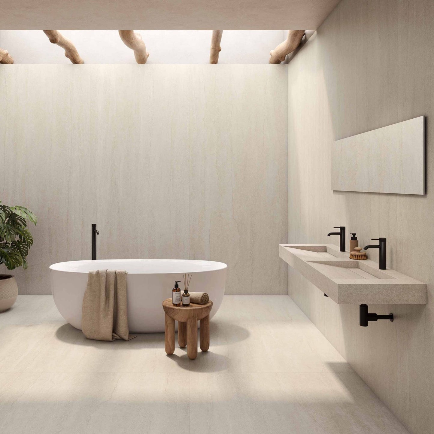 Alt Text= 'Casa de banho luxuosa com o cerâmico Serena Veincut Bone aplicado no pavimento e nas paredes, com uma banheira oval branca.'