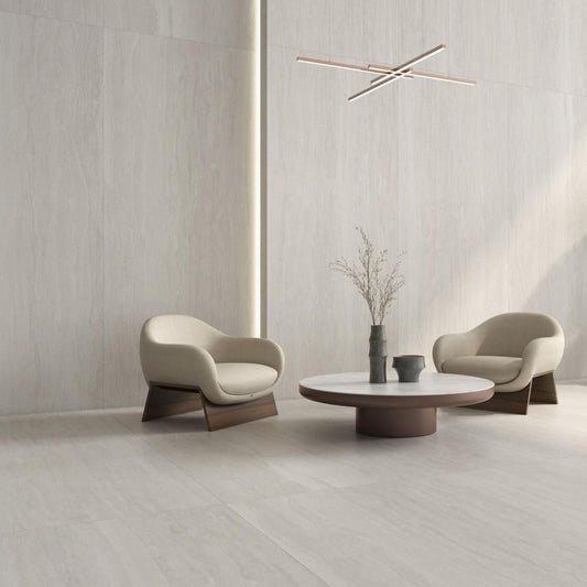 Ambiente minimalista com pavimento e paredes revestidas a cerâmico Dorset Blanco 60x120cm da Pamesa.