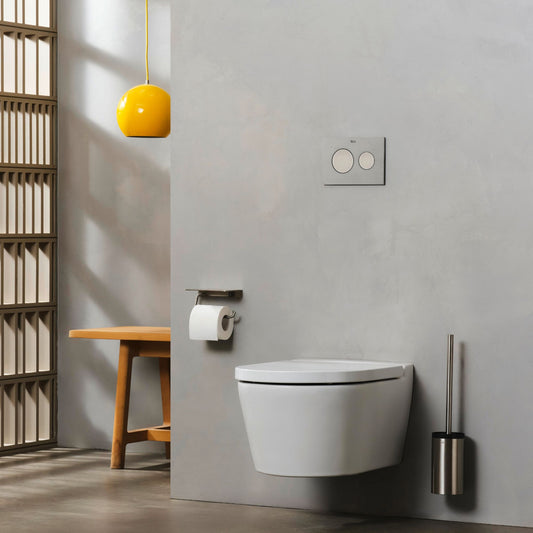 Sanita suspensa Roca Inspira Round instalada em casa de banho moderna com tampo fechado.