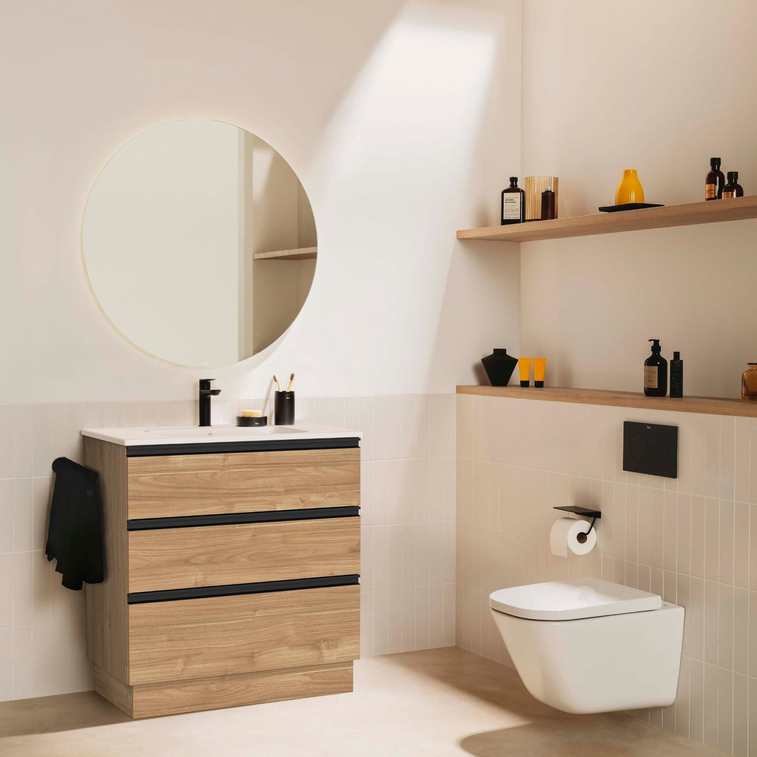 Sanita suspensa da linha The Gap instalada num ambiente de casa de banho de design contemporâneo.