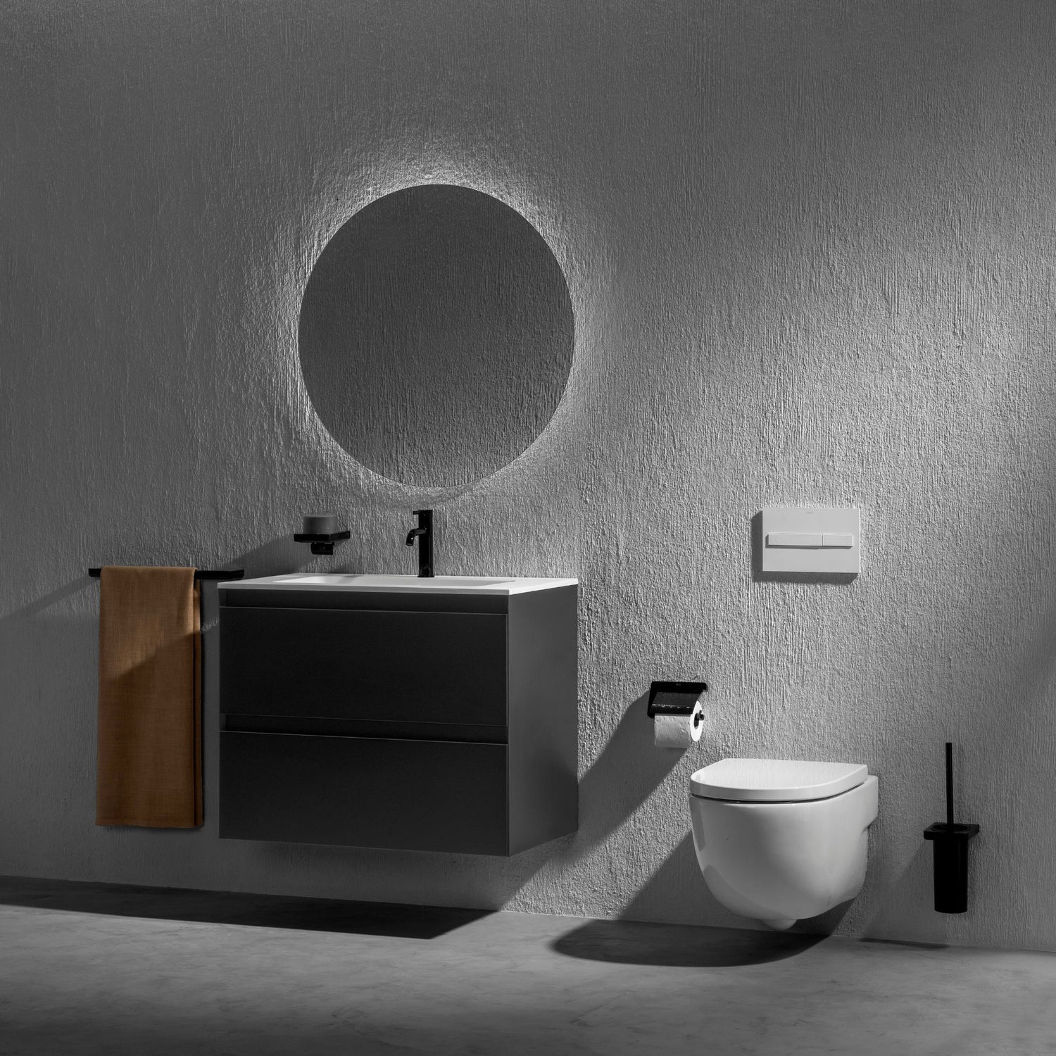 Casa de banho minimalista com sanita suspensa branca e tampo Roca Meridian-N em ambiente iluminado.