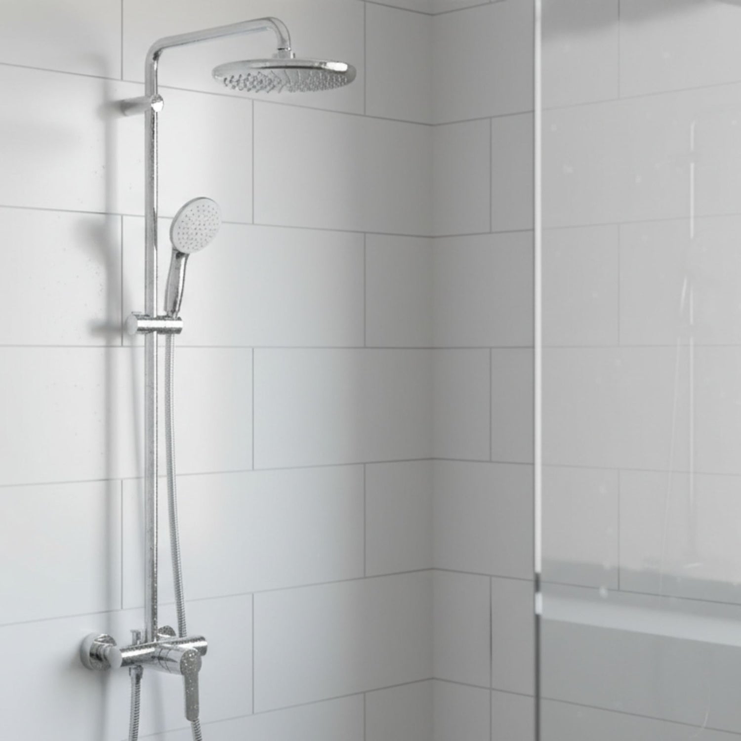 Coluna de duche Grohe Tempesta 250 instalada numa cabine de duche com azulejos brancos, demonstrando um design de casa de banho clean.