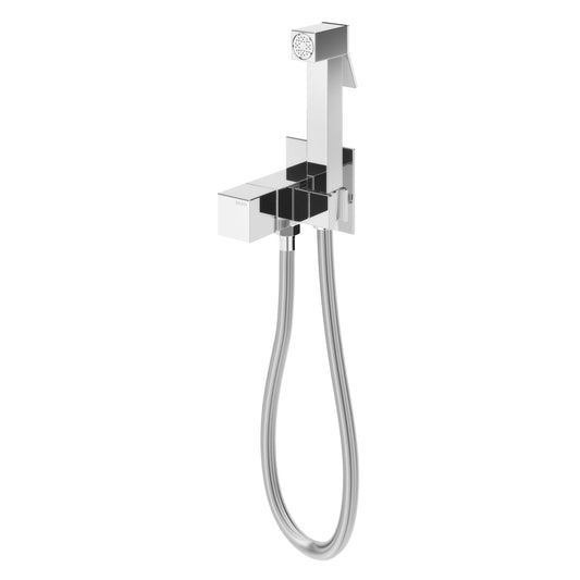 Alt Text= 'Kit de chuveiro higiénico de encastrar cromado com chuveiro de mão, suporte e bicha flexível.'