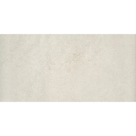 Pavimento cerâmico Dominó Everstone Cream 30x60cm visto de perto