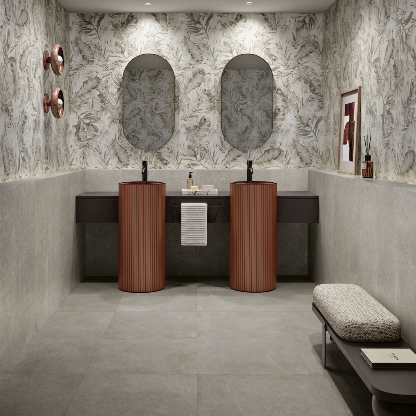 Casa de banho moderna com o pavimento cerâmico Sense Grey 60x60cm aplicado no chão e na parede inferior.