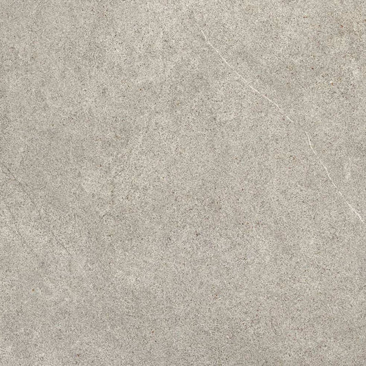 Detalhe da textura do pavimento cerâmico Sense Grey 60x60cm, mostrando um acabamento tipo pedra em tons de cinza.