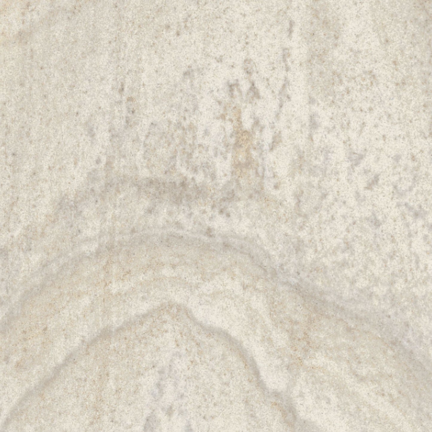 Detalhe da textura de pedra em tom areia do pavimento cerâmico Cinca Assouan Stone 60x60cm.   