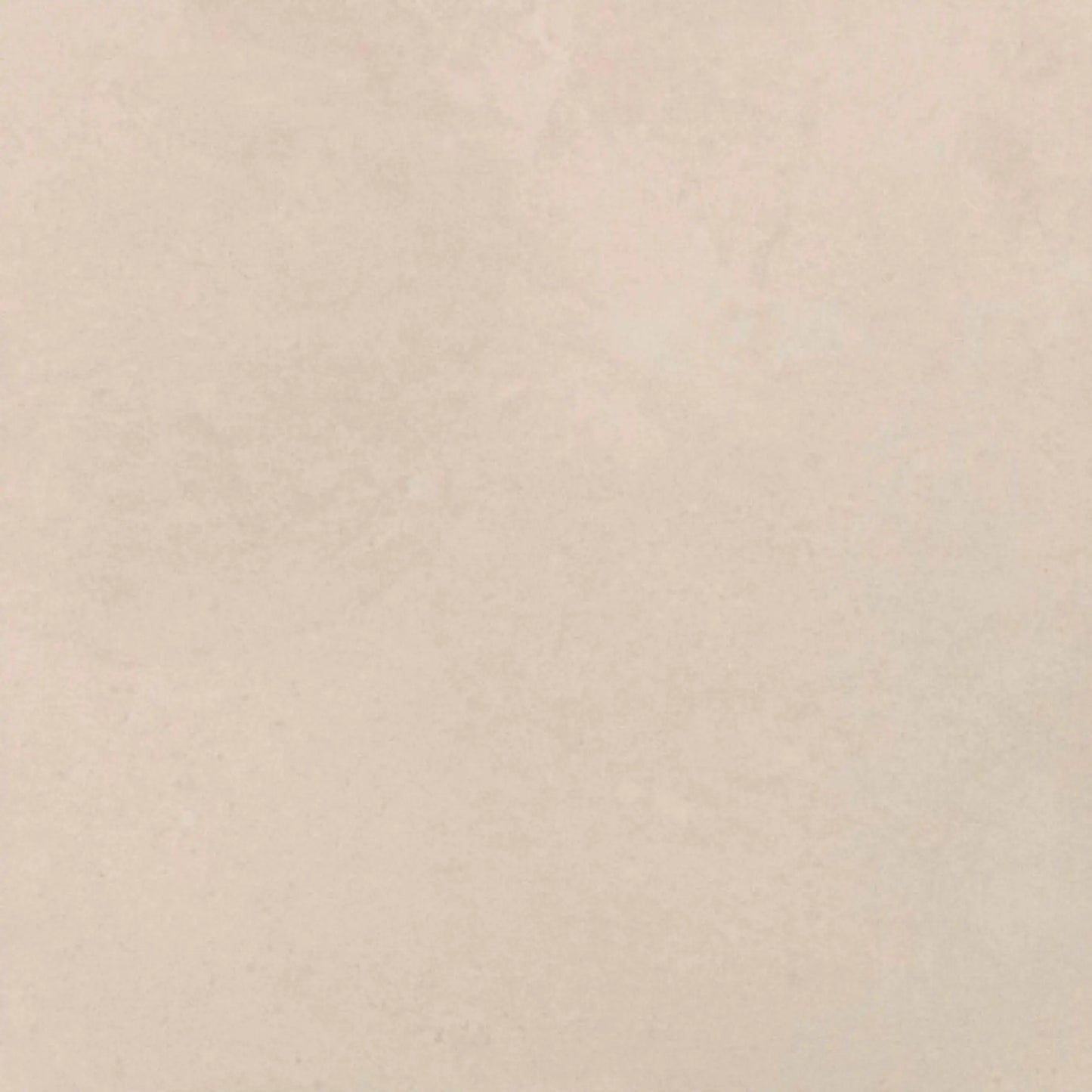 Detalhe da textura de pedra do pavimento cerâmico Cosy Beige 60x60 cm com acabamento antiderrapante.