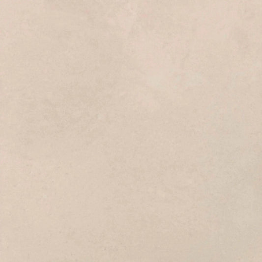 Detalhe da textura de pedra do pavimento cerâmico Cosy Beige 60x60 cm com acabamento antiderrapante.