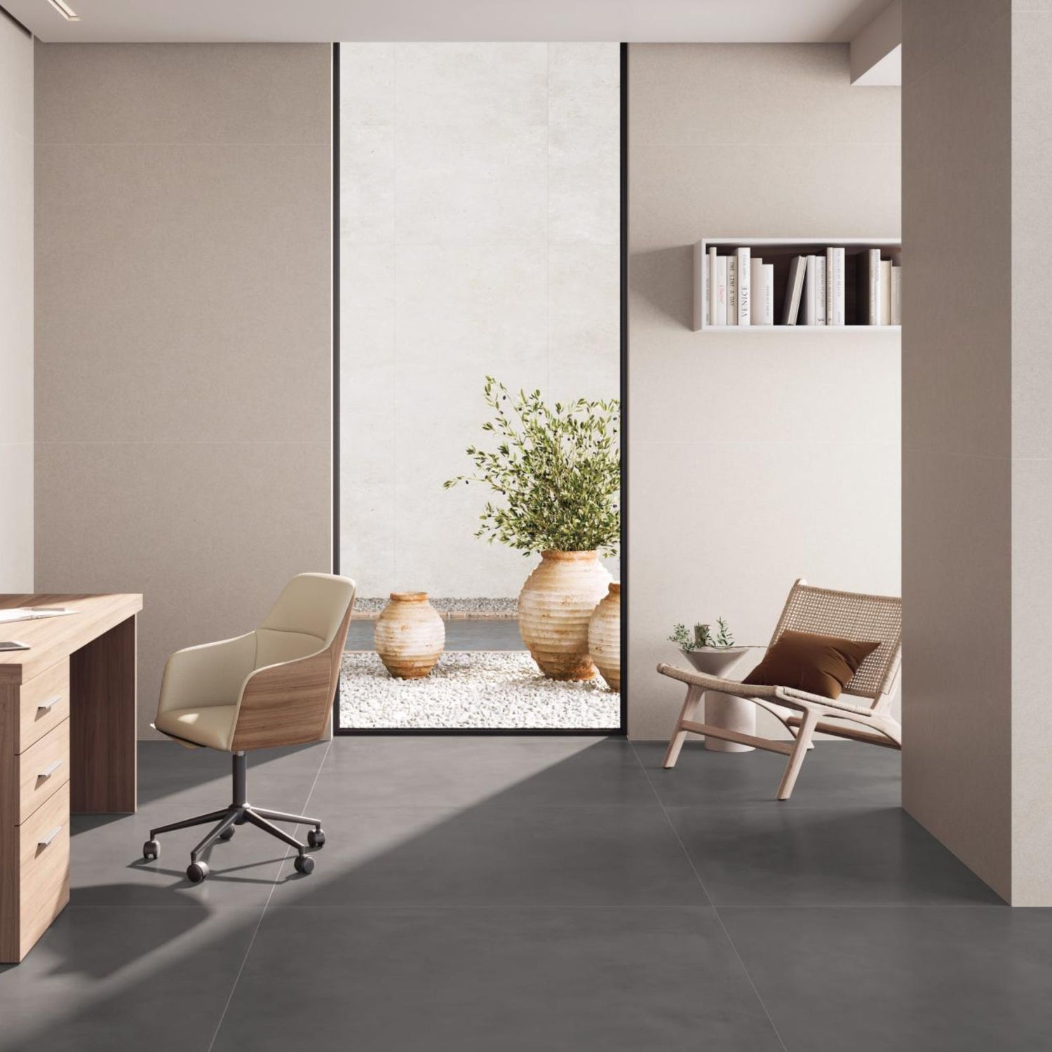 Pavimento cerâmico Pamesa 60x60cm Core Mix Taupe instalado no chão de um escritório moderno