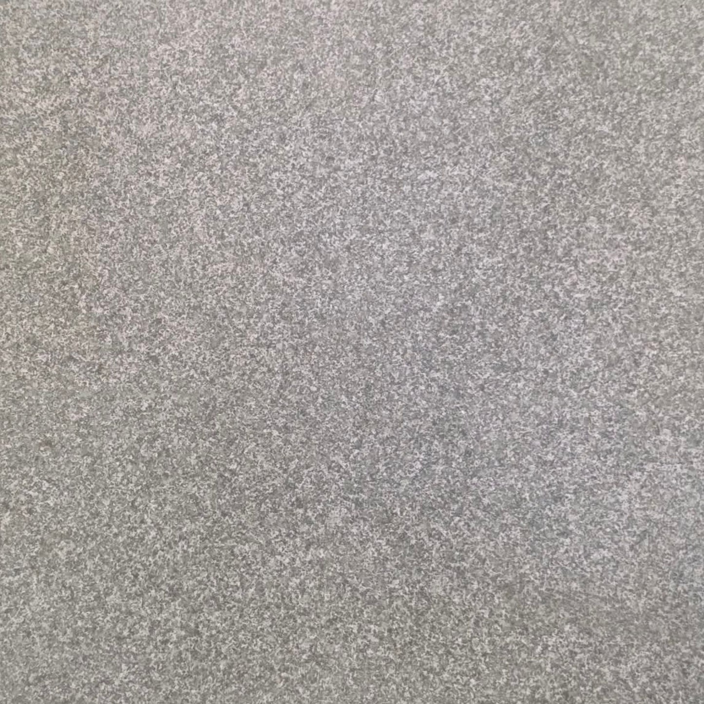 Padrão e textura granulada do pavimento cerâmico Recer Urbis Dark Grey 33x33cm.   