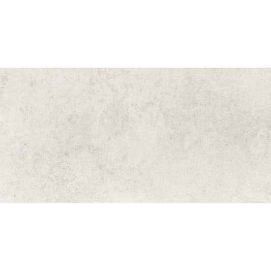 Peça de pavimento cerâmico Revigres Urban Offwhite 30x60cm com textura estilo cimento