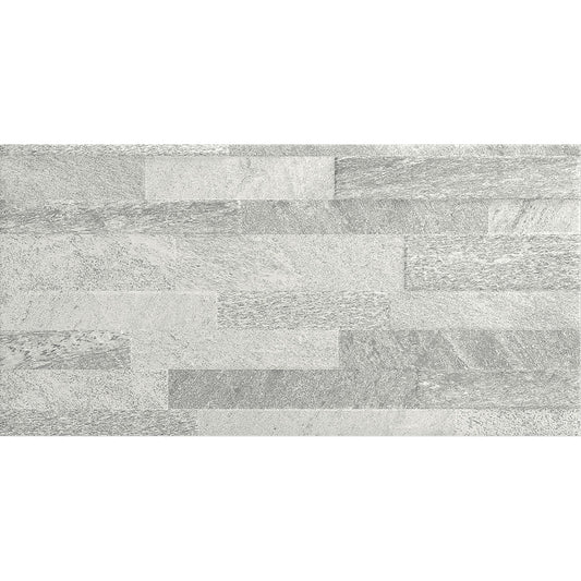 Detalhe da peça cerâmica Cinca Art Stone Cinza 30x60cm com padrão em réguas de pedra   