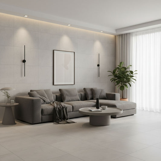 Amostra do revestimento cerâmico Tiad Perla da Pamesa, mostrando o seu tom cinza claro e a superfície lisa num ambiente de sala.