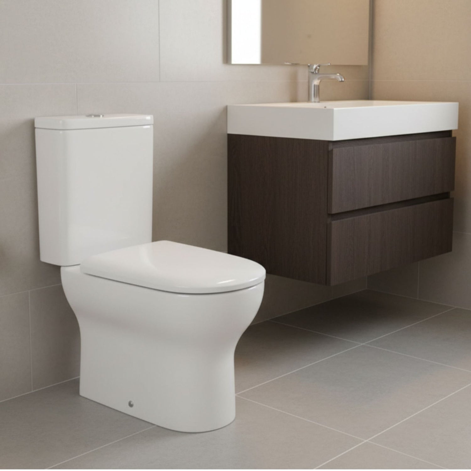 Sanita compacta Sanindusa Winner instalada em casa de banho moderna com azulejos bege e móvel de madeira.