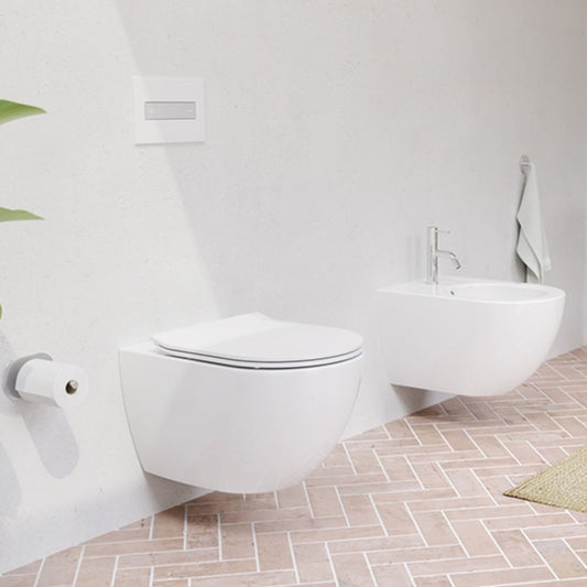 Perspetiva de sanita suspensa Lake branca instalada em parede de casa de banho com pavimento cerâmico em espinha.