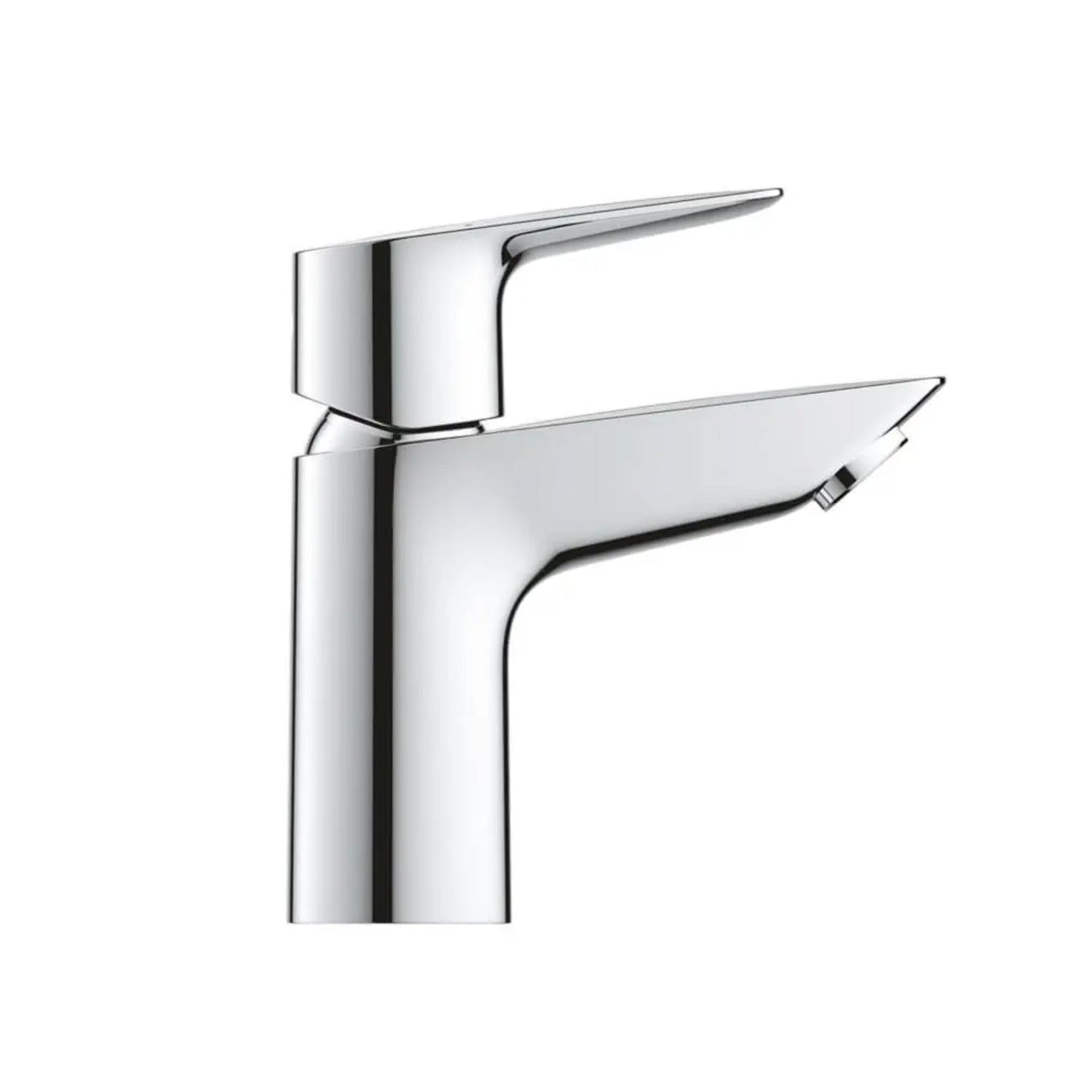 Vista lateral da torneira Grohe BauEdge S cromada realçando o design cilíndrico e bica curva.