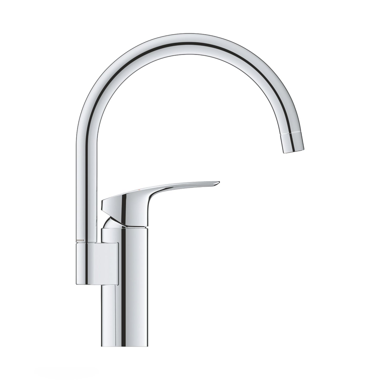 Detalhe frontal da bica curva da torneira de cozinha Grohe Eurosmart.
