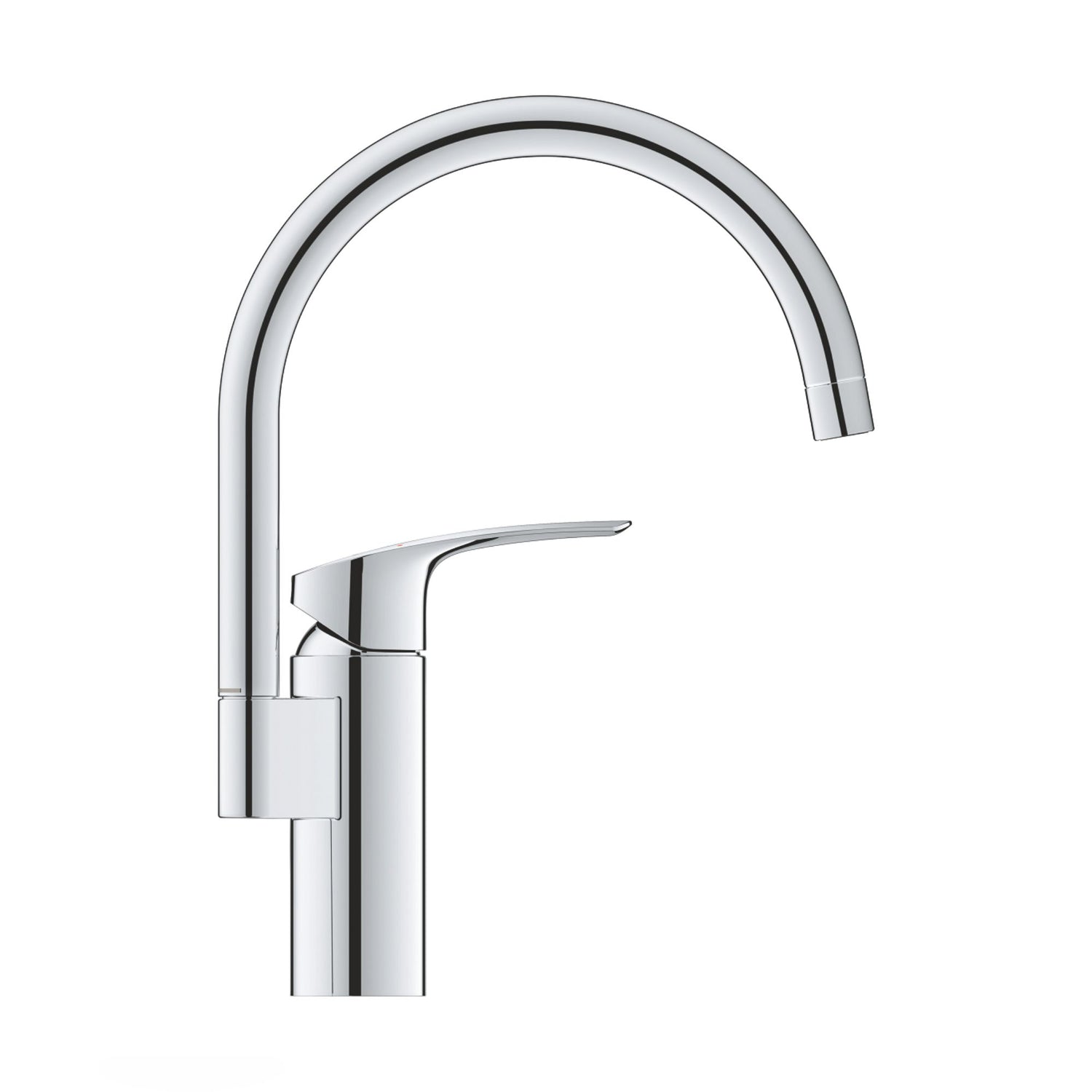Detalhe frontal da bica curva da torneira de cozinha Grohe Eurosmart.